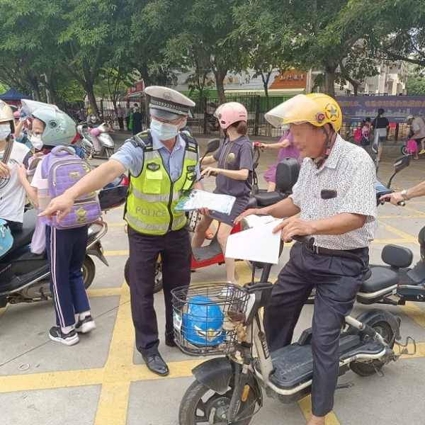 厦门：安全护学送教上门 筑牢交通安全防线 - 八闽风采 - 福建交警网