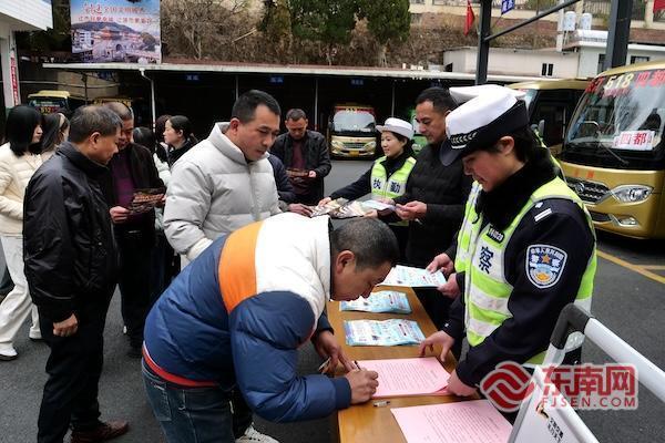 长汀精准发力保春运 筑牢平安有序出行网